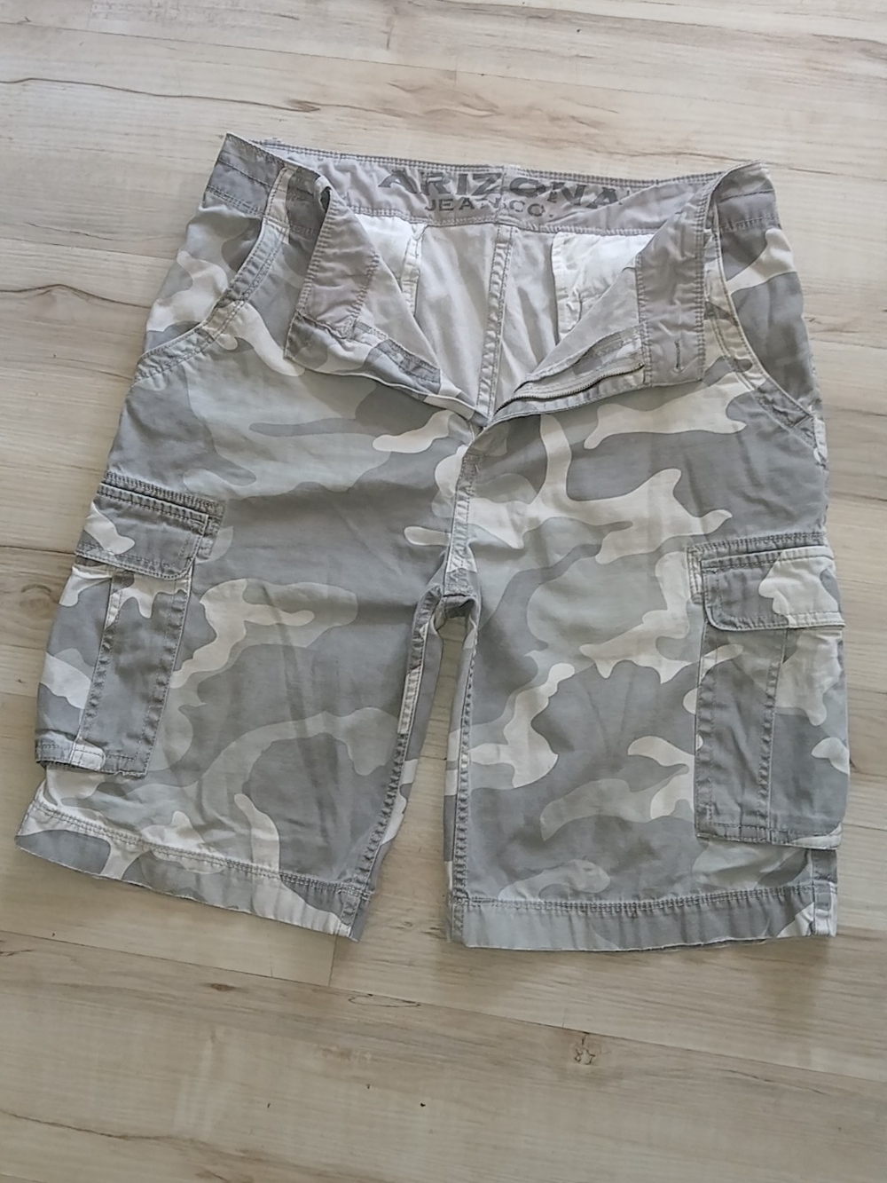 Arizona Jean Company Men's Light Gray Camo Cargo Shorts